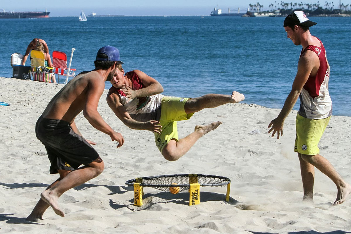 Catena omfavne Over hoved og skulder America's Newest Sport Craze Involves Small Balls and a Trampoline Net -  The Manual