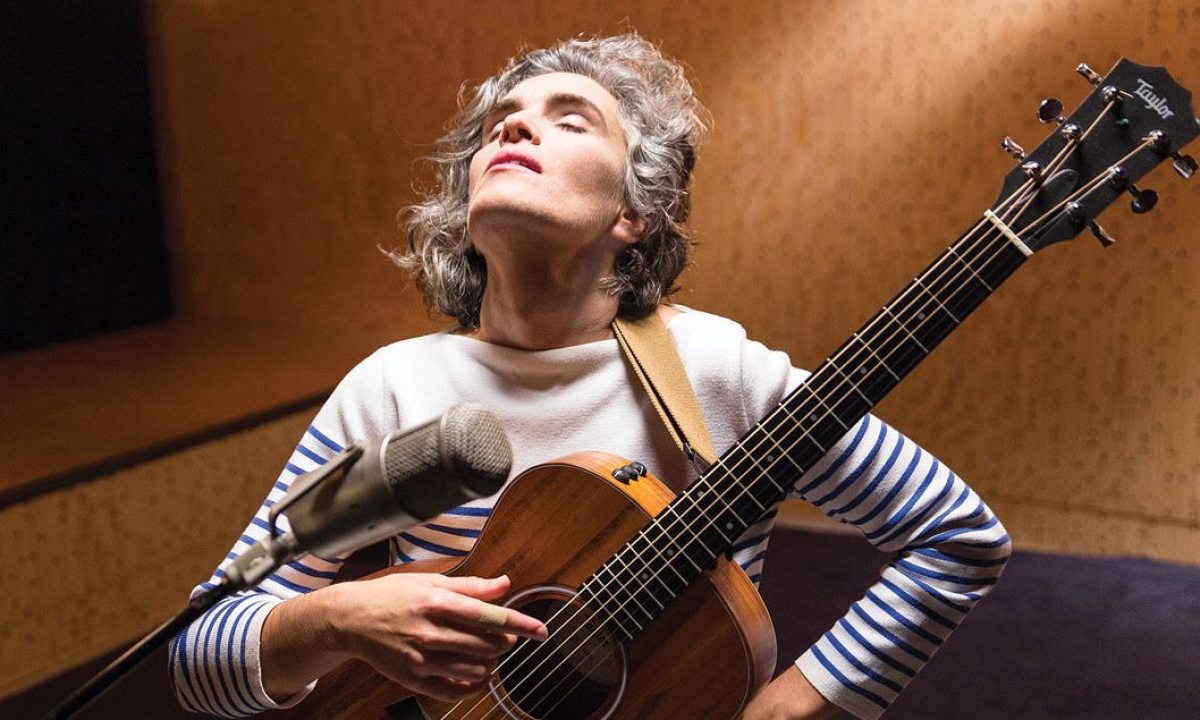 Lula Pena Press Shot