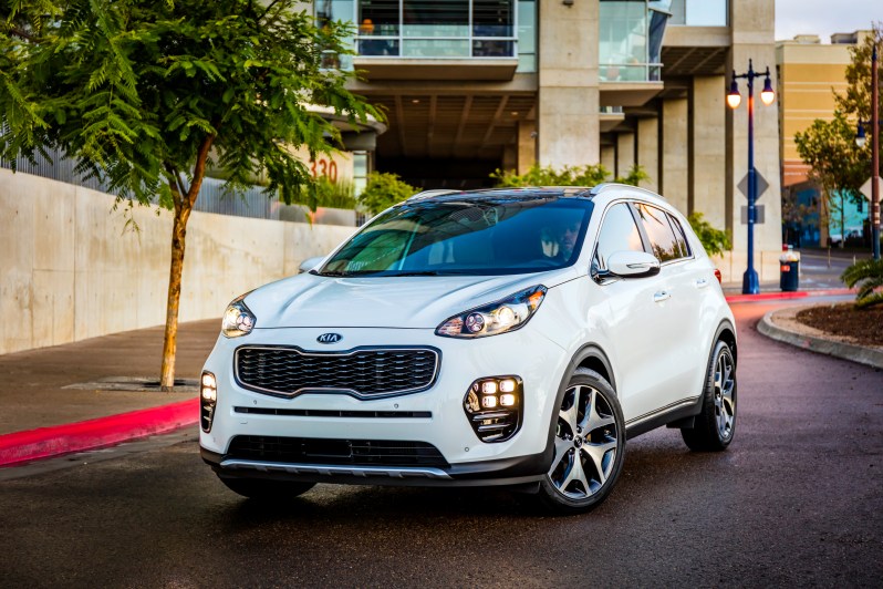 a white colored 2017 Kia Sportage EX 