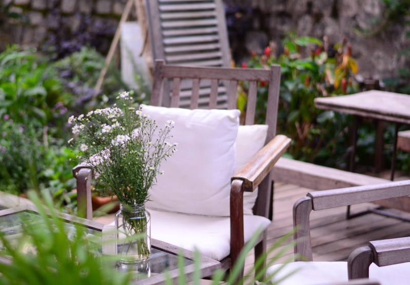 outdoor living room