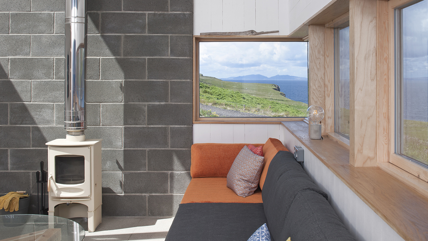 Tinhouse Scottish Countryside minimalist vacation home