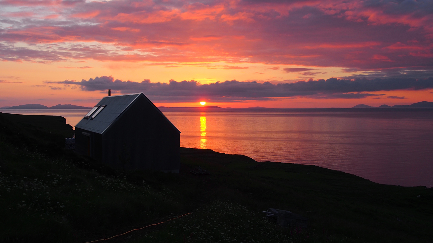 Tinhouse Scottish Countryside minimalist vacation home