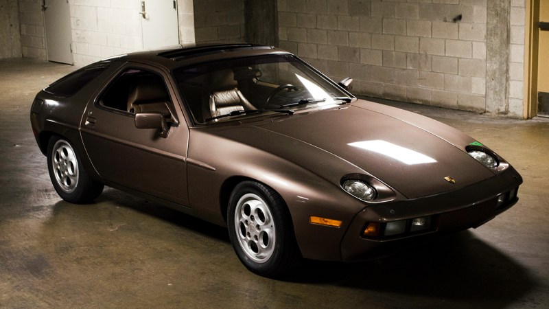 1982 Porsche 928 deadstock showroom