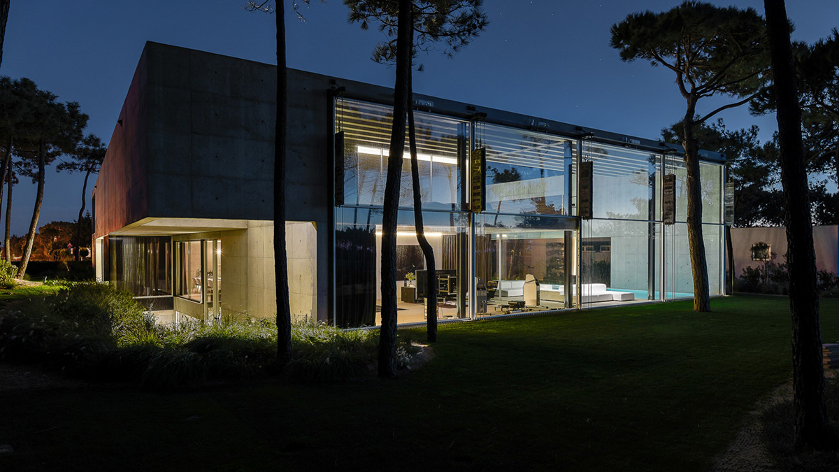 The Wall house glass bottom pool