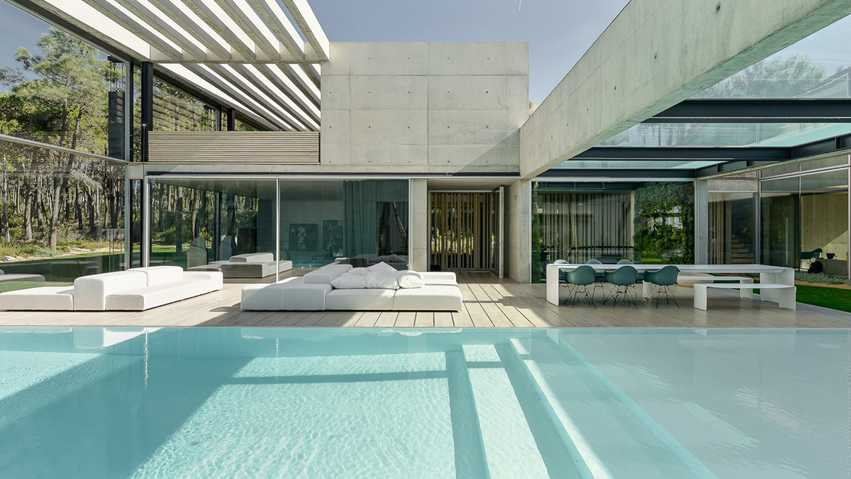 The Wall house glass bottom pool