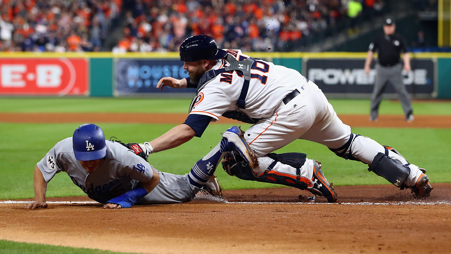 First official Cubs World Series ring hits secondary market