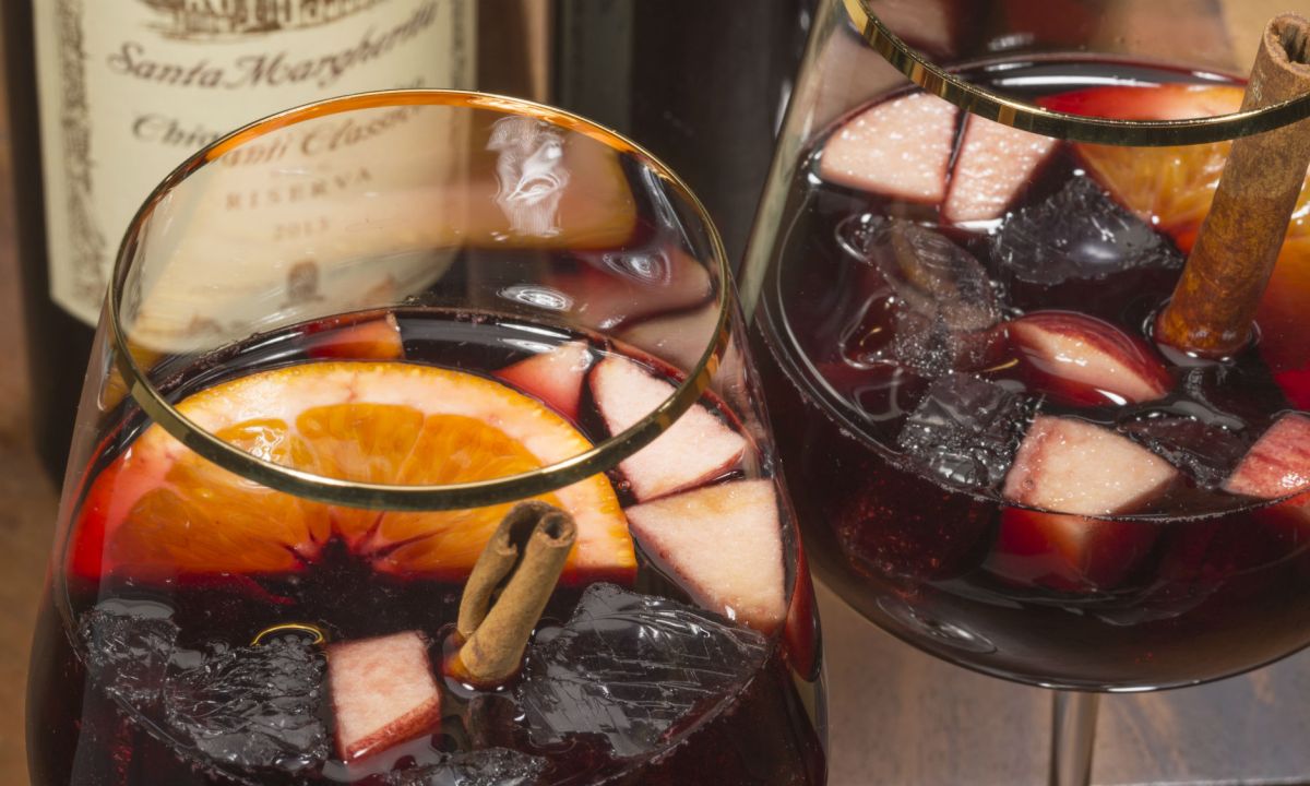 Holiday red sangria