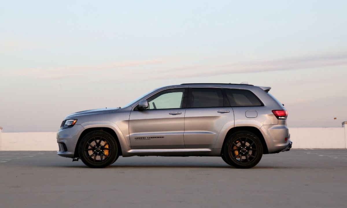 2018 Jeep Grand Cherokee Trackhawk profile