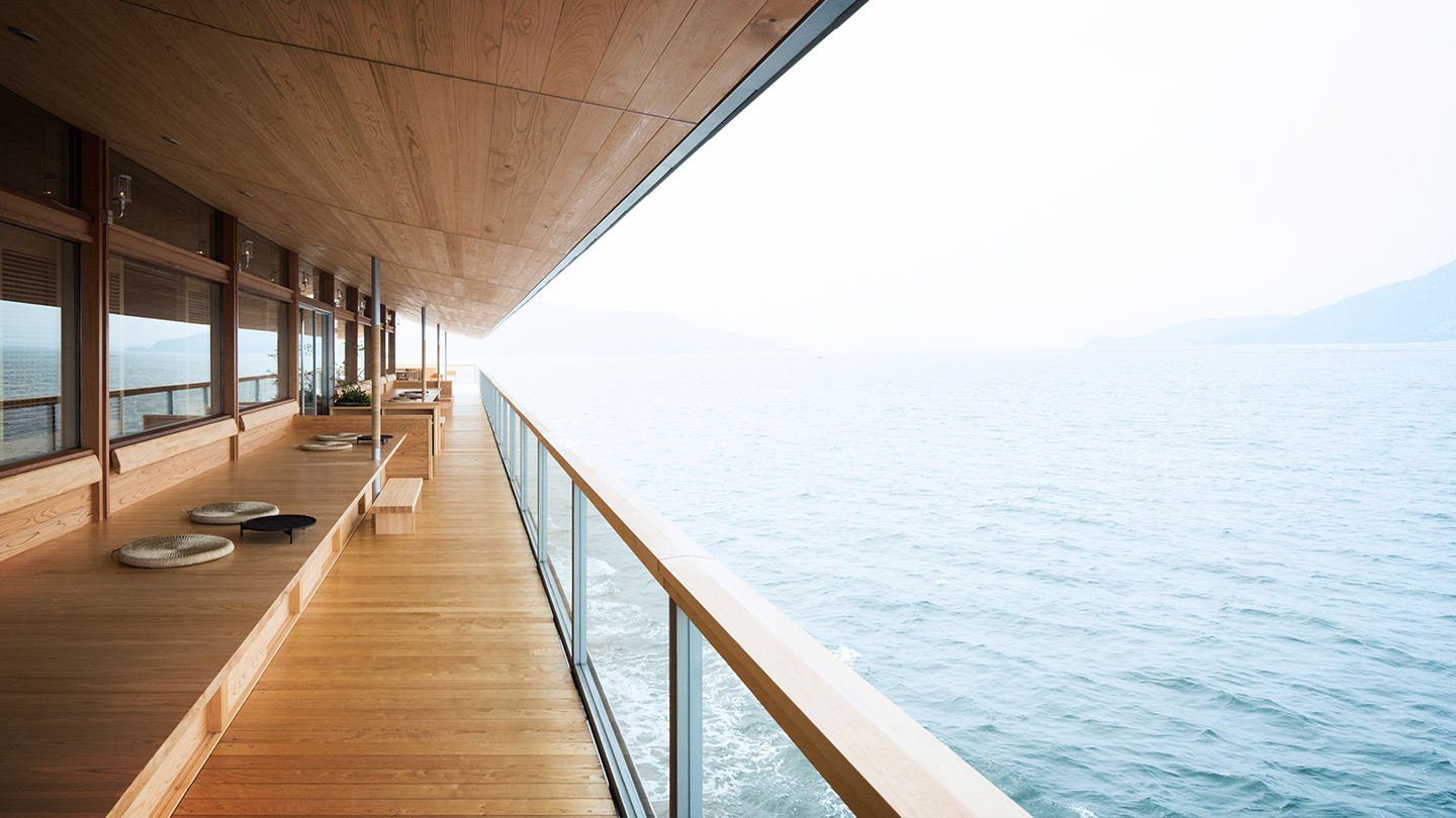 guntu floating hotel
