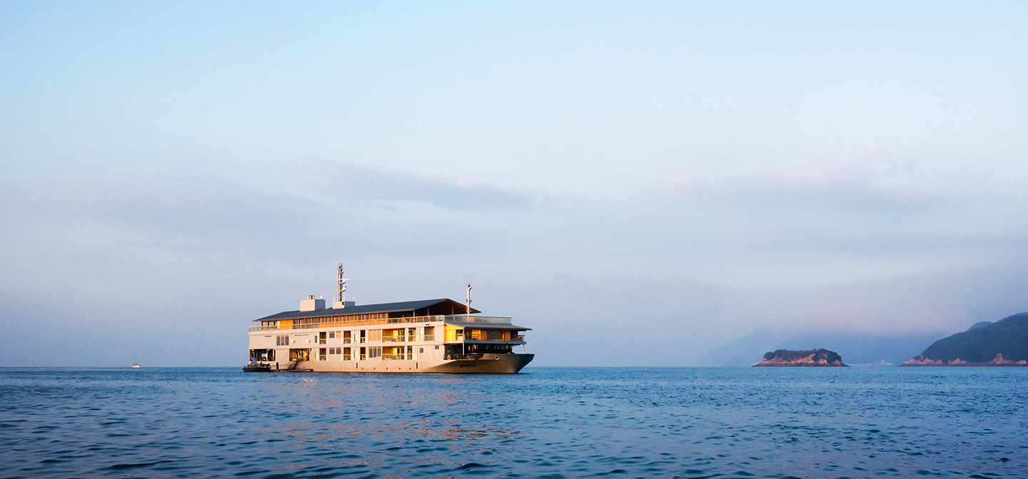 guntu floating hotel