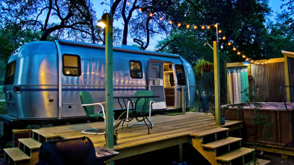 airbnb-airstream-rental-wimberley-1