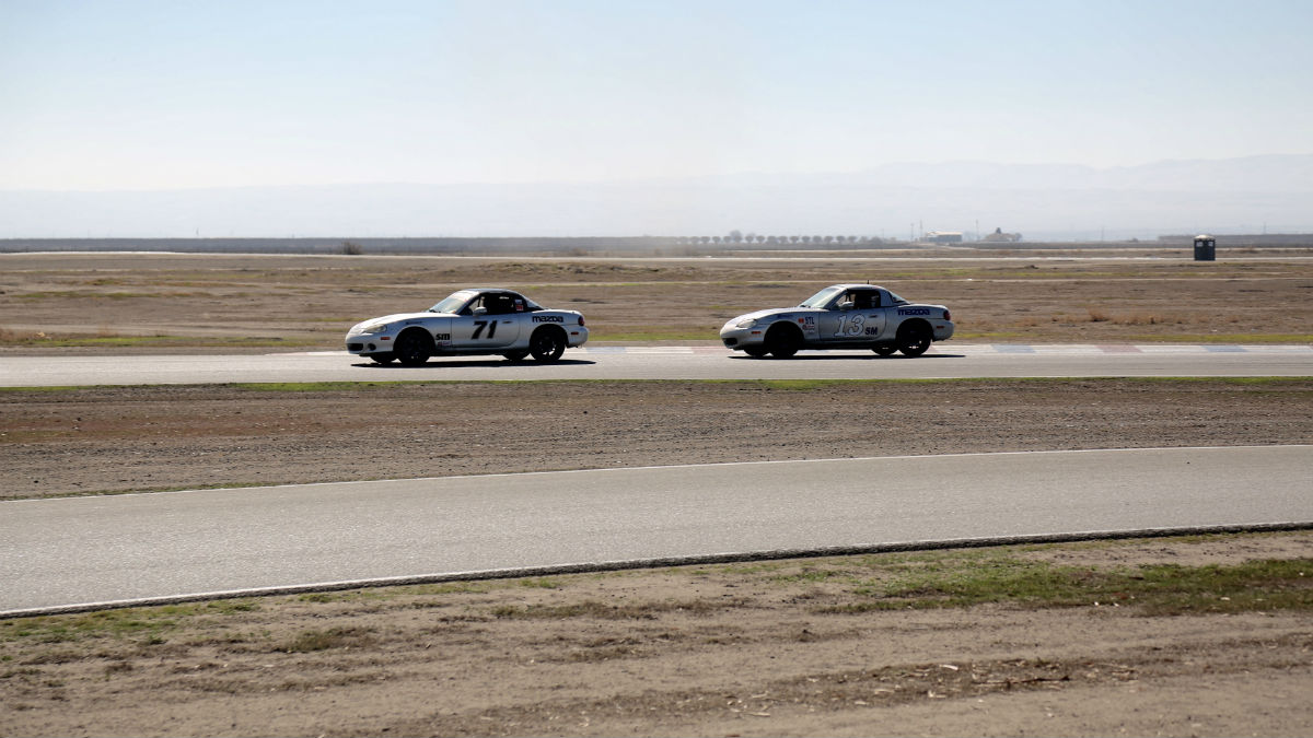 what to expect from your first road racing experience race buttonwillow raceway park 1