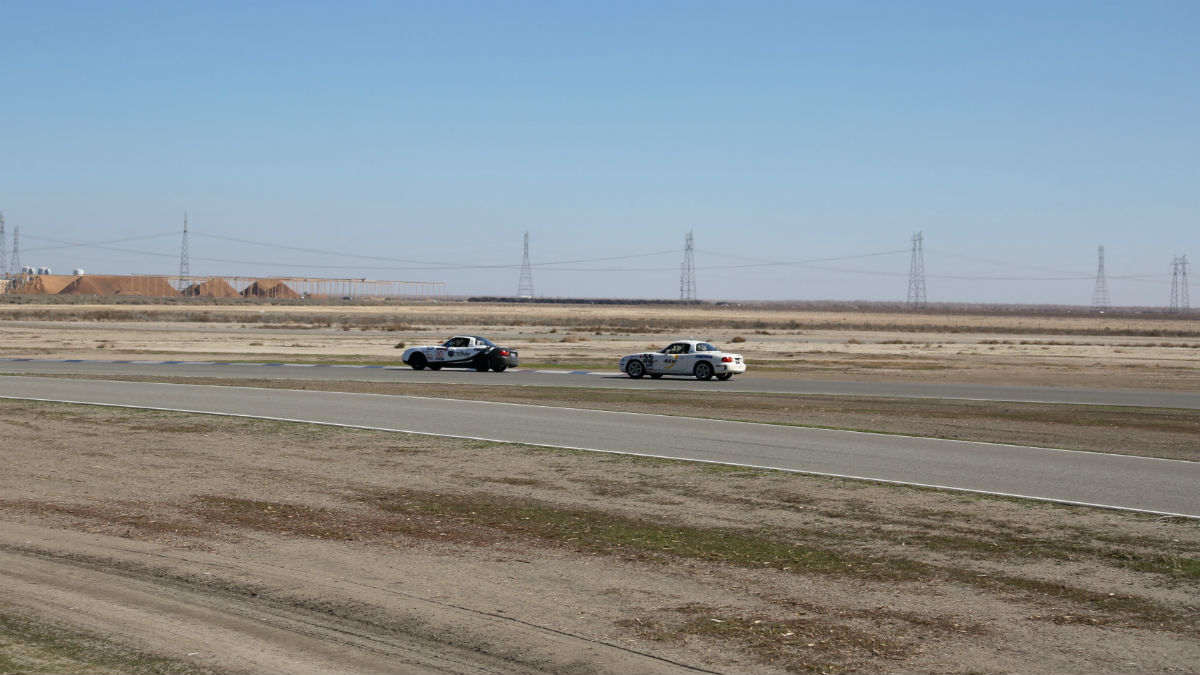 what to expect from your first road racing experience race buttonwillow raceway park 2