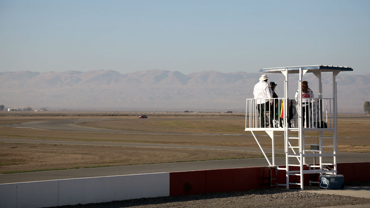 what to expect from your first road racing experience race buttonwillow raceway park 3
