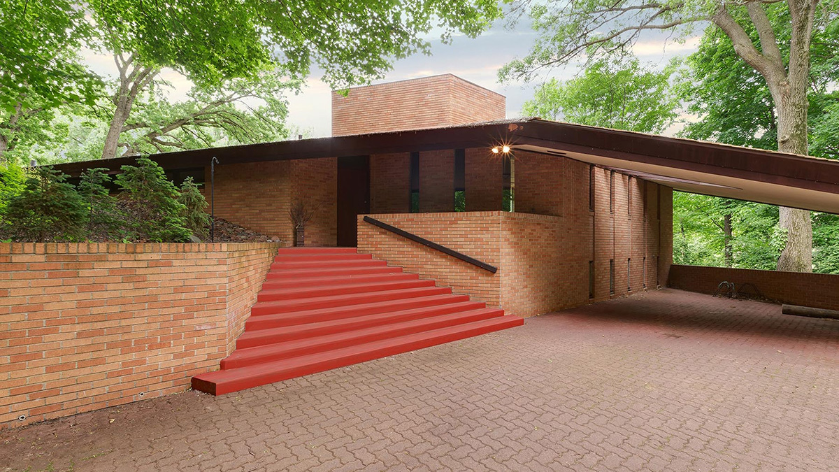 Olfelt House red stairs