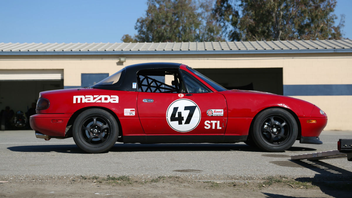 what to expect from your first road racing experience mazda miata race profile