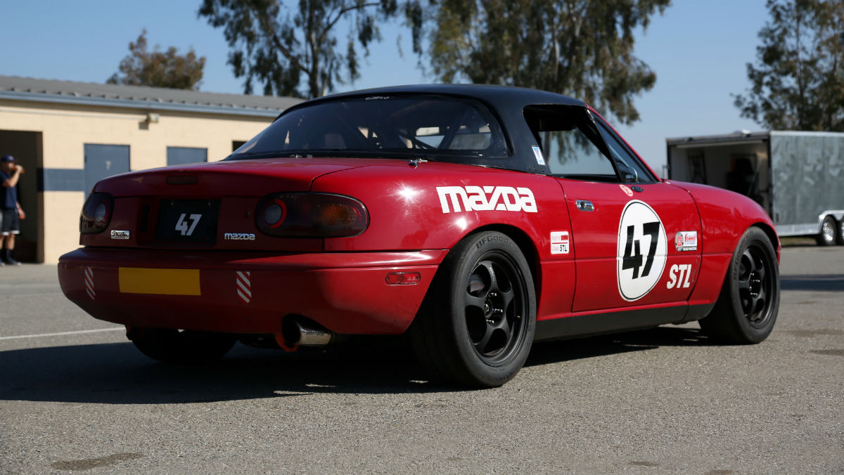 what to expect from your first road racing experience mazda miata race rear