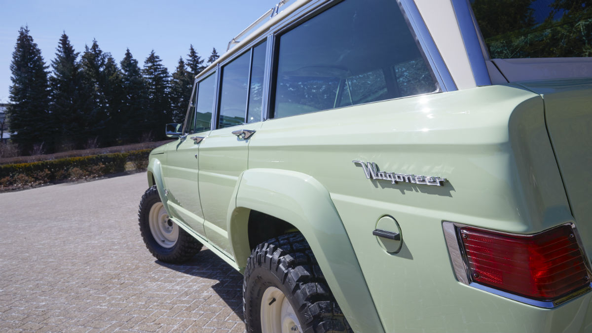 jeep wagoneer roadtrip side