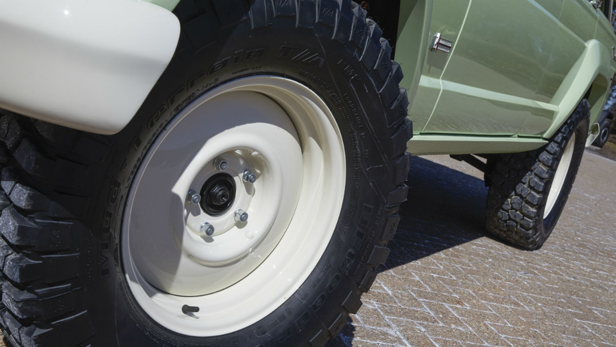 jeep wagoneer roadtrip tires