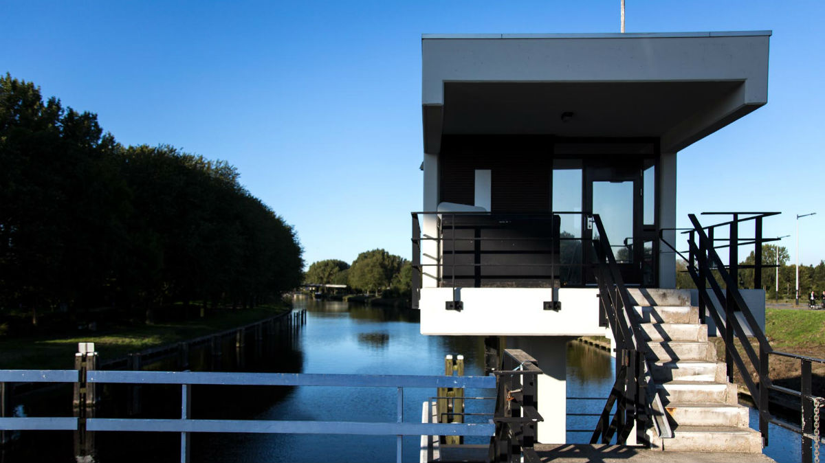 sweets hotel exterior meeuwenpleinbrug