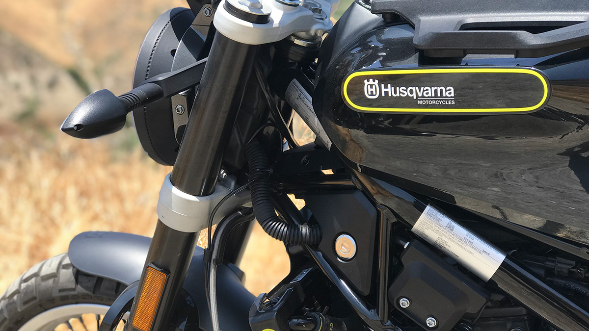 husqvarna svartpilen left close