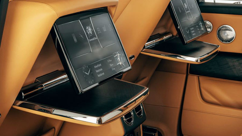 rolls royce cullinan interior back screen