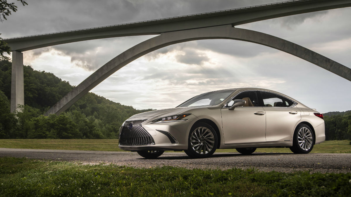 2019 lexus es review 300h ice ecru 08