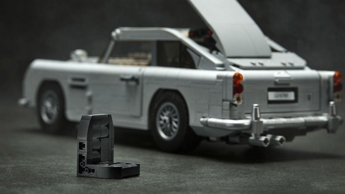 kandidat Klimatiske bjerge salami James Bond's LEGO Aston Martin DB5 Comes With All Your Favorite Gadgets -  The Manual