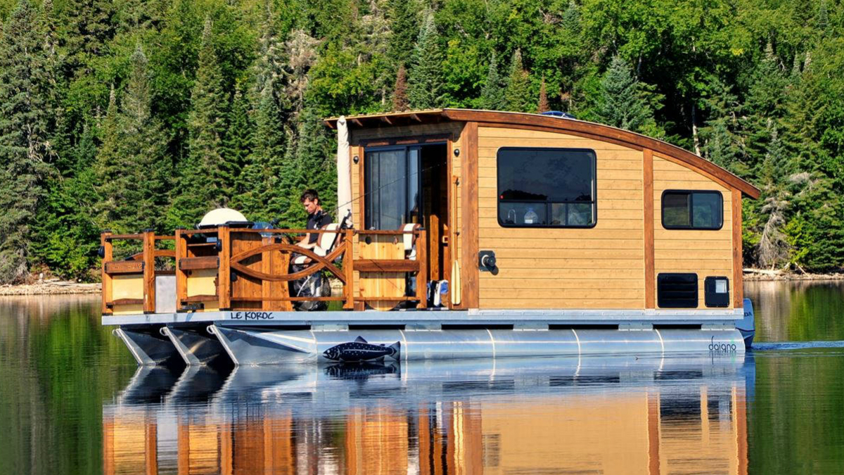 le koroc houseboat