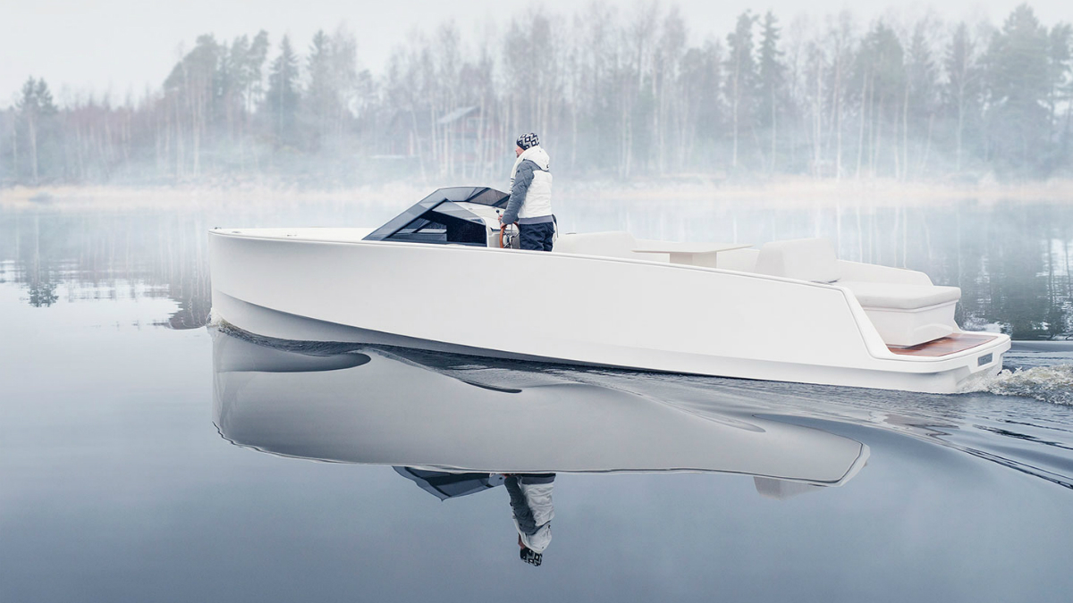 q30 yacht electric mist 1440 edited