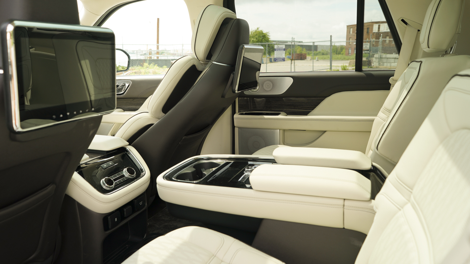 The 2022 Lincoln Navigator Black Label Is Your $100,000 Daily ...