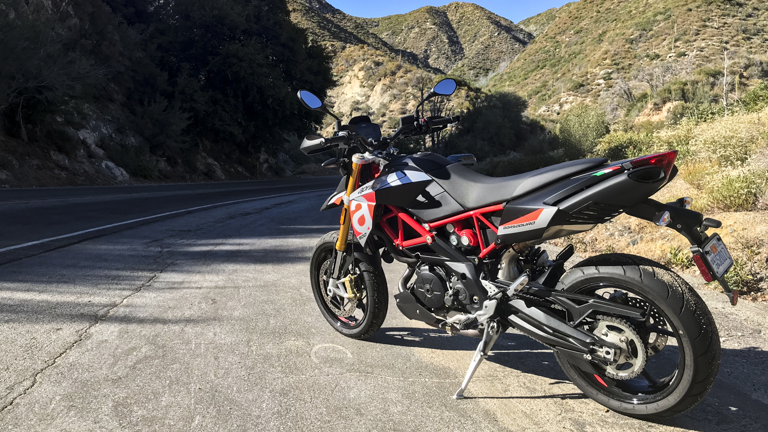 aprilia dorsoduro 900 motorcycle review images by jonathon klein the manual 1