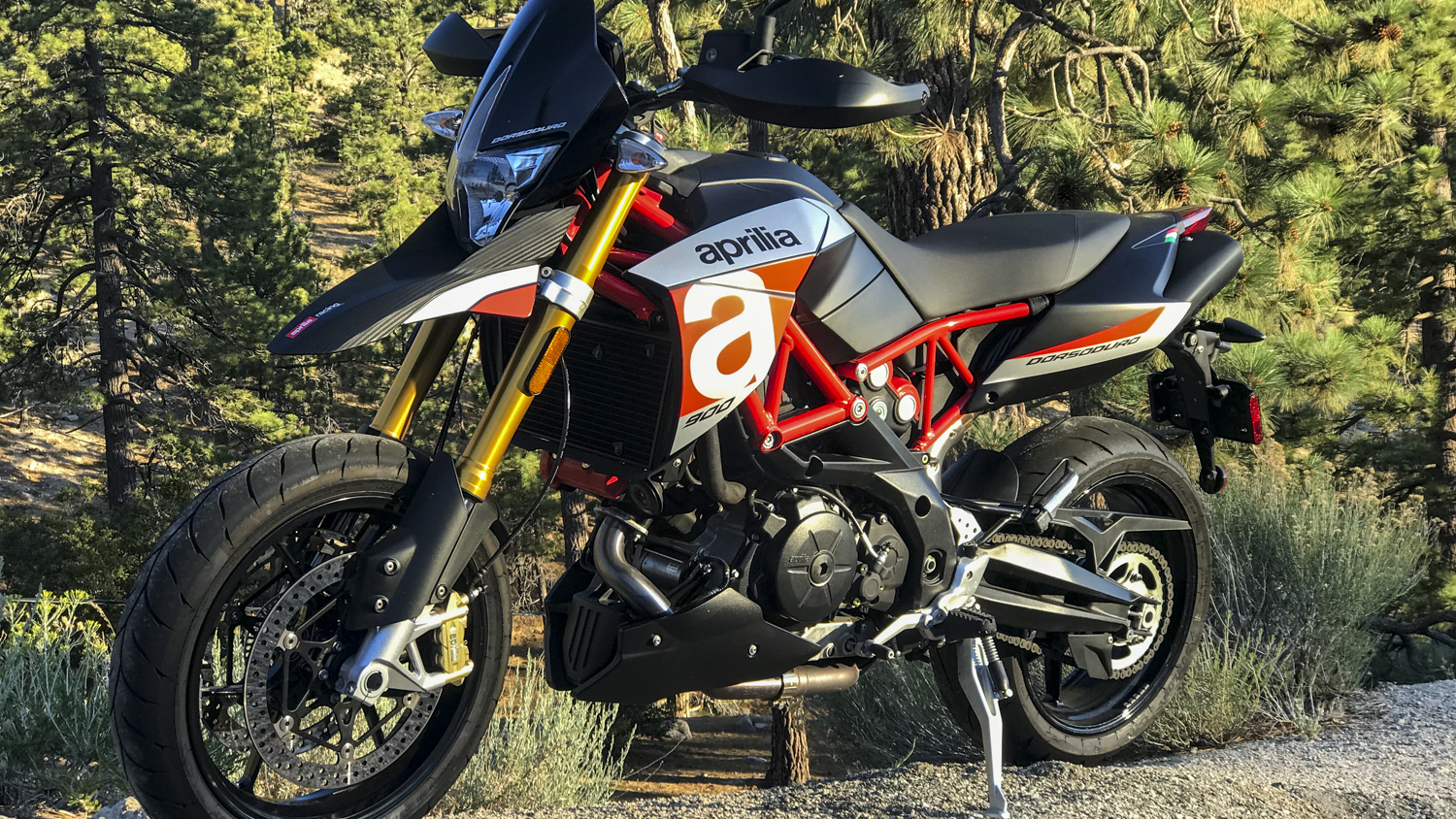 aprilia dorsoduro 900 motorcycle review images by jonathon klein the manual 11