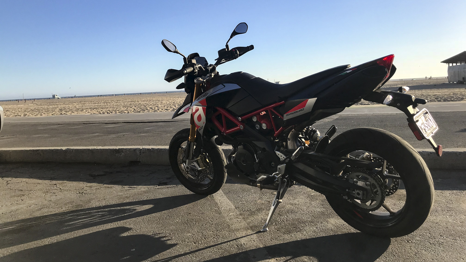 aprilia dorsoduro 900 motorcycle review images by jonathon klein the manual 23