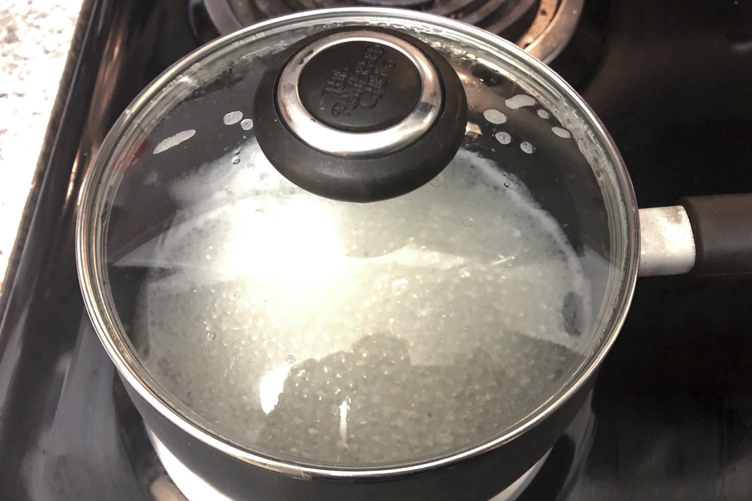 https://www.themanual.com/wp-content/uploads/sites/9/2018/10/how-to-cook-white-rice-7.jpg?fit=1500%2C1000&p=1