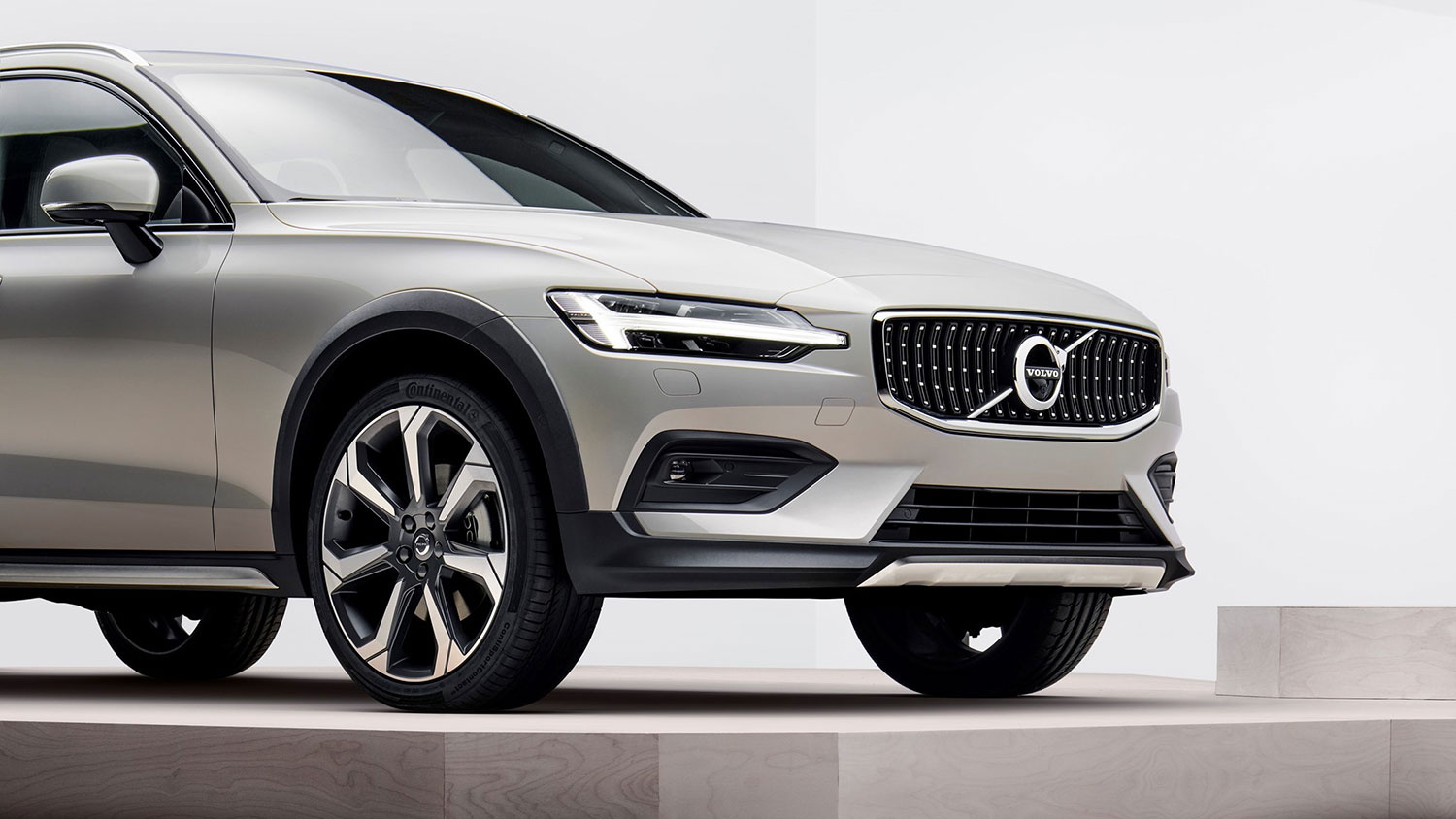 volvo v60 cross country announcement