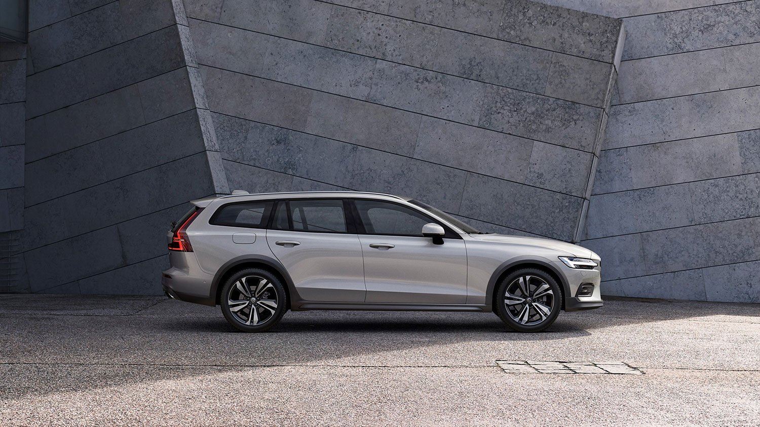 volvo v60 cross country announcement