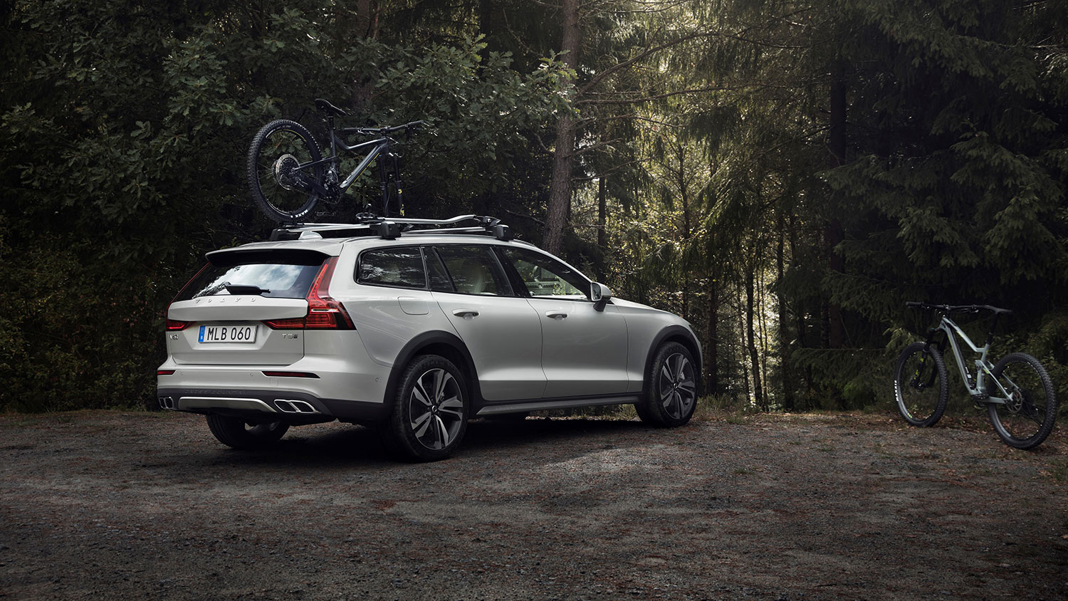 volvo v60 cross country announcement