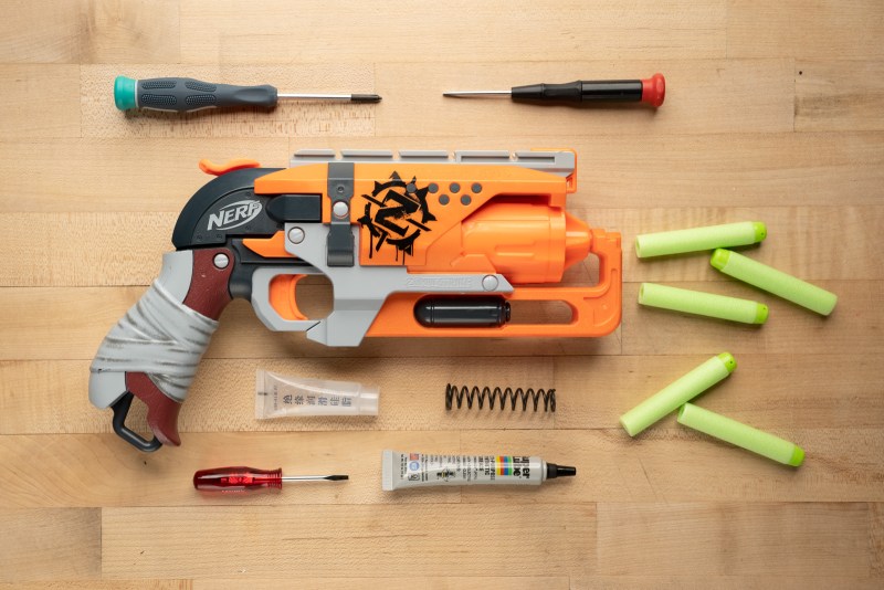 Nerf Zombie Strike Hammershot Blaster with 5 Nerf Zombie Strike Darts
