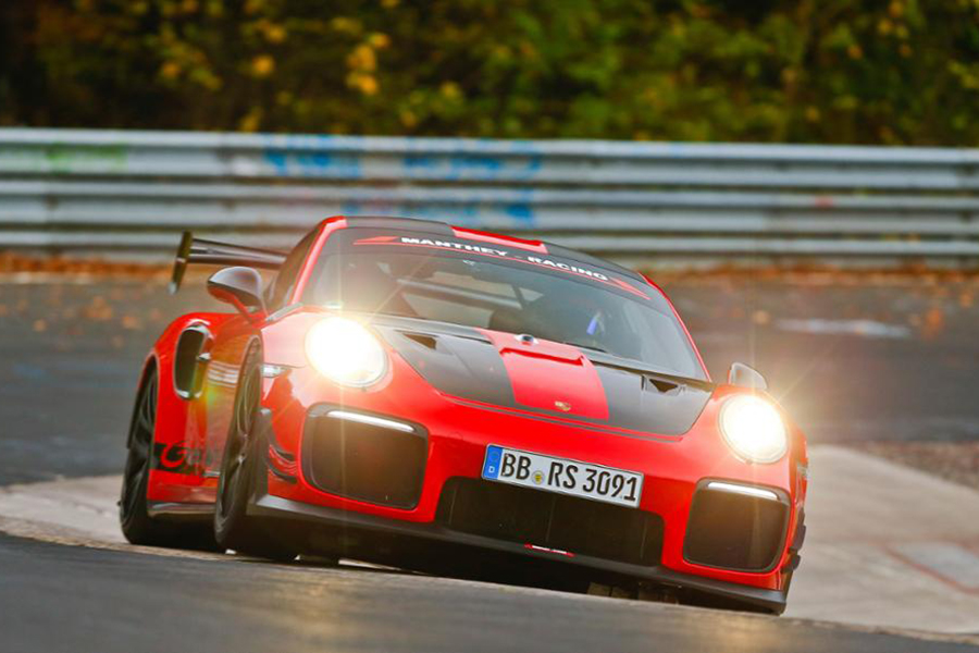 Porsche 911 GT2 RS Nurburgring record November 2018 1