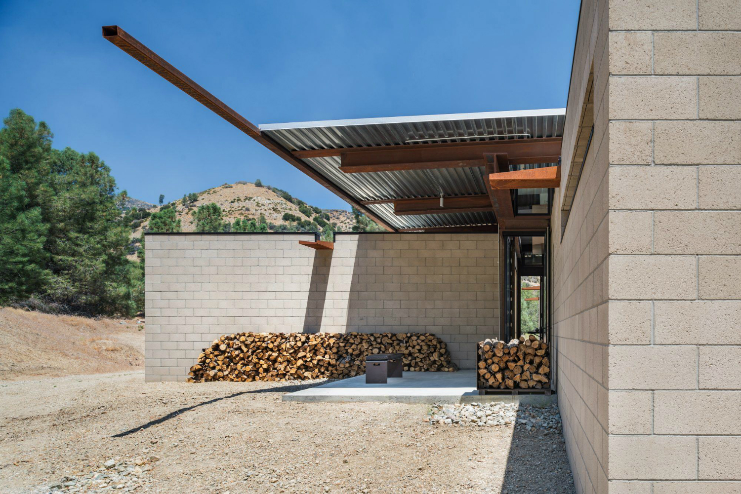 sawmill house olson kundig desert abode 3