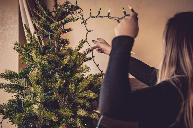 decorate christmas tree lights