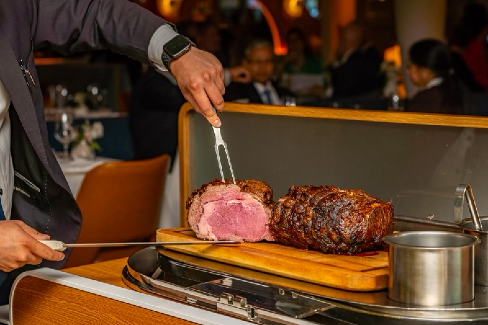 https://www.themanual.com/wp-content/uploads/sites/9/2019/01/Monetery-prime-rib-sliced.jpg?fit=1572%2C1048&p=1