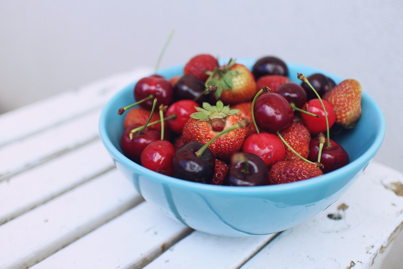 Strawberries and cherries in a bowl