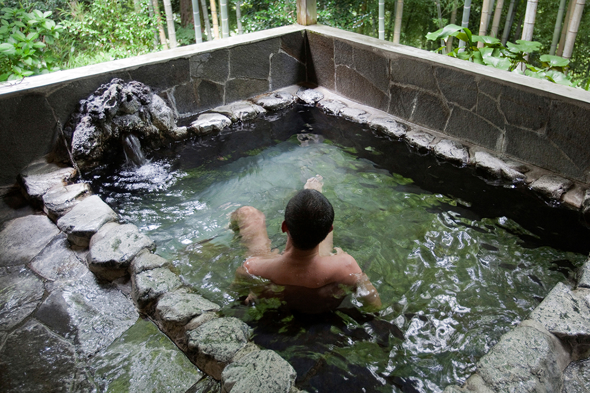 Onsen etiquette Learn the 7 basic rules of Japans traditional hot spring baths pic