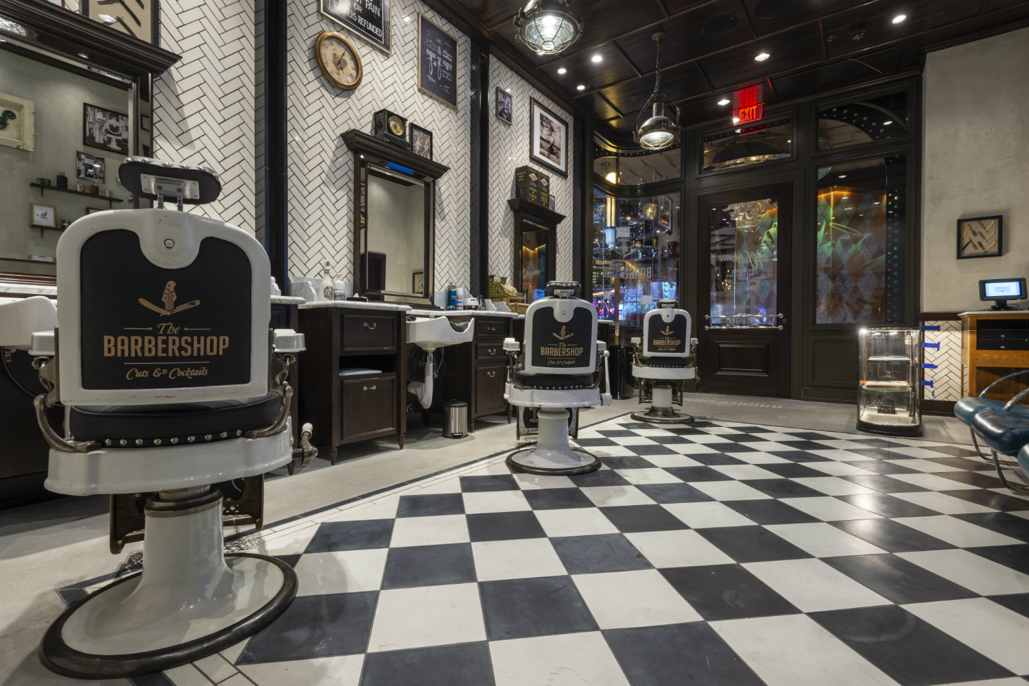 the barbershop cuts and cocktails 1 cosmopolitan of las vegas photo credit david j
