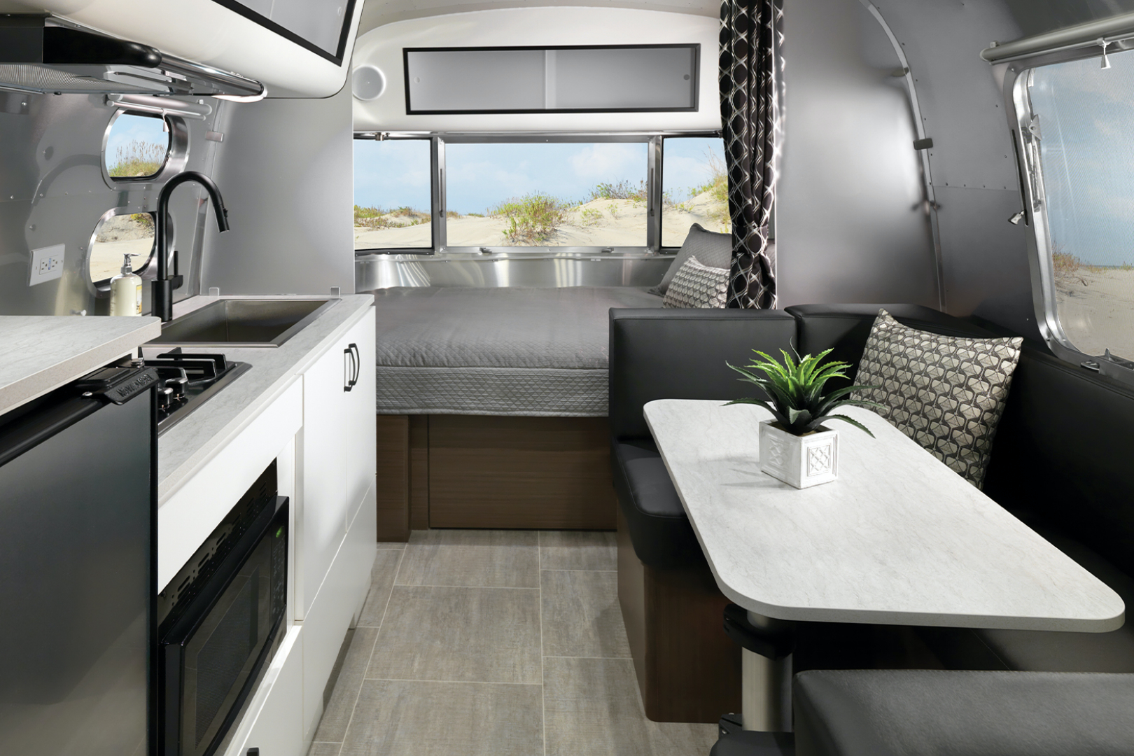 Airstream Caravel