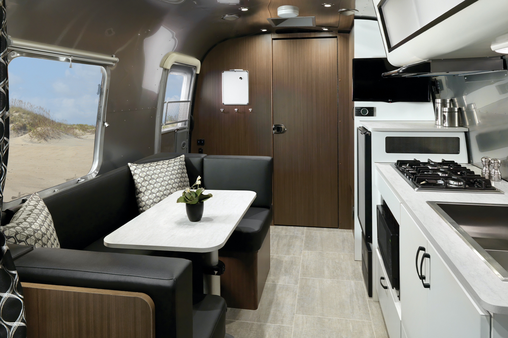 Airstream Caravel
