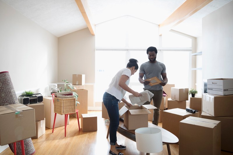 moving tips couple packing