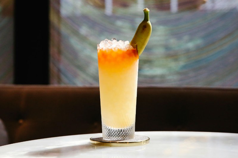 Banana pool lounge cocktail